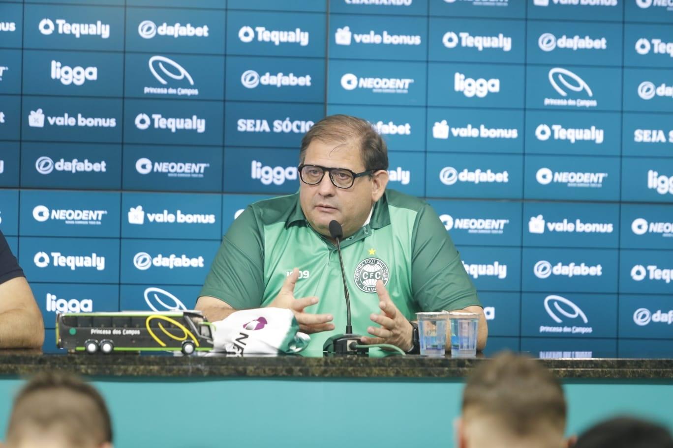 Guto Ferreira concede entrevista coletiva como novo técnico do Coritiba