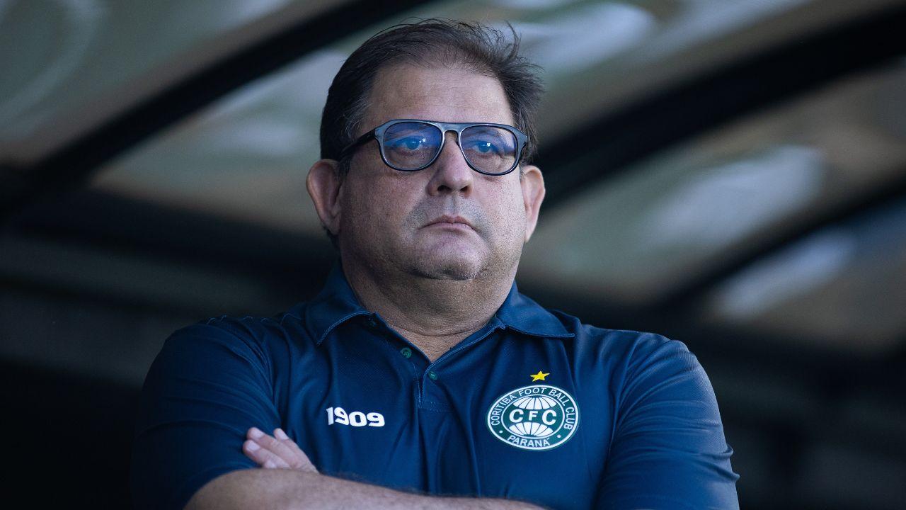 Guto revela trabalho incessante no Coritiba: “Temporada 2024 já começou”