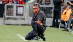 Athletico anuncia demissão do técnico Juan Carlos Osorio após 12 jogos