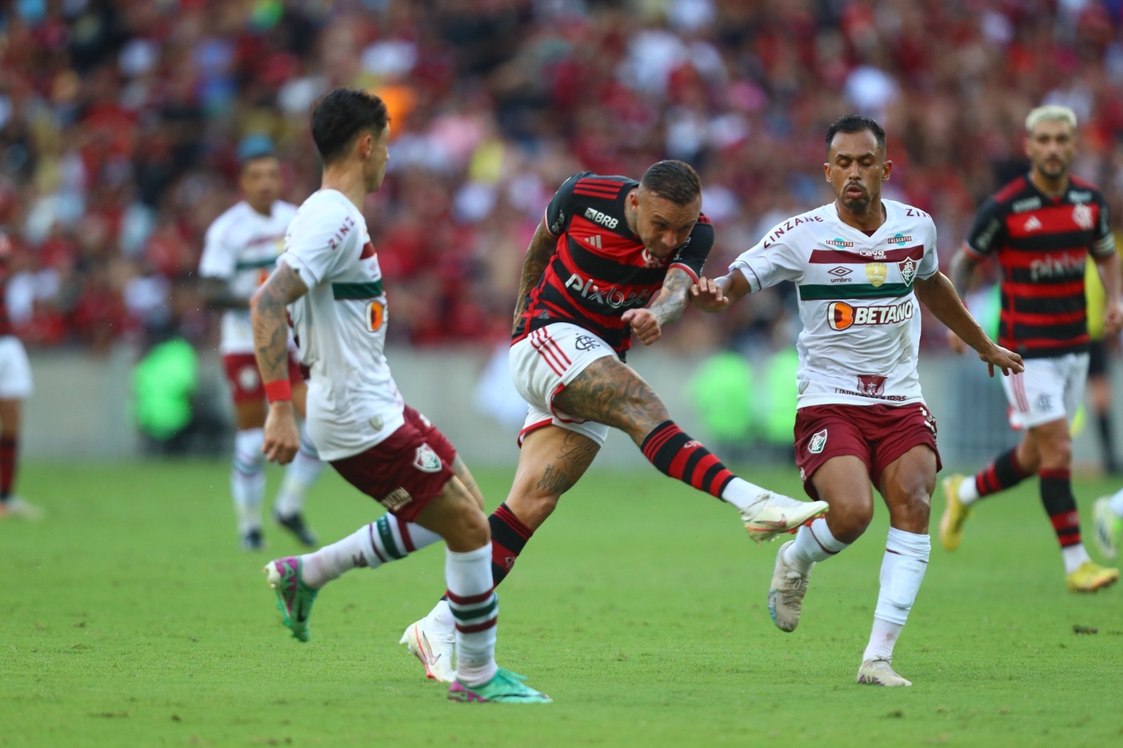Flamengo domina Flu "à moda Tite" e fica a um passo da Taça Guanabara