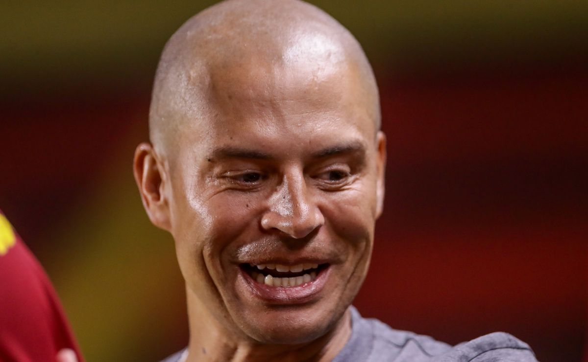 Ex-Coritiba, goleiro reforça time de Alex e “colônia” cresce