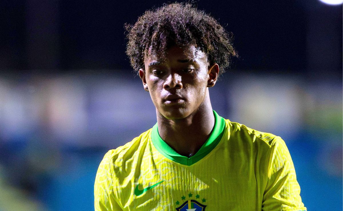 Joia do Athletico brilha com dois gols pela seleção após polêmica e afastamento