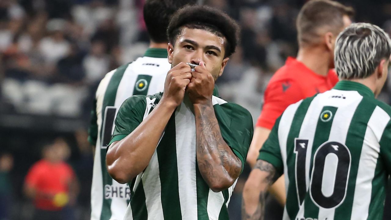 Destaque do Coritiba, Lucas Ronier vai alcançar marca histórica contra o Vasco
