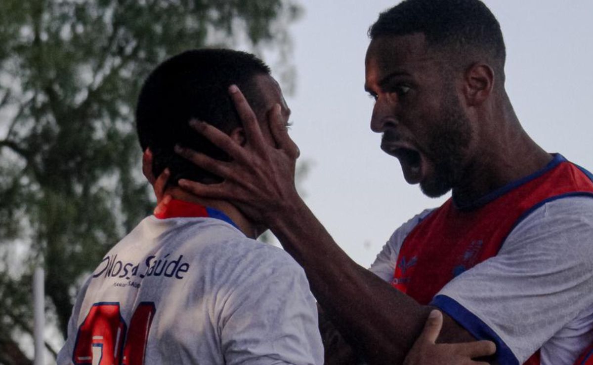 De vilão a herói: Joia salva o Paraná Clube com golaço