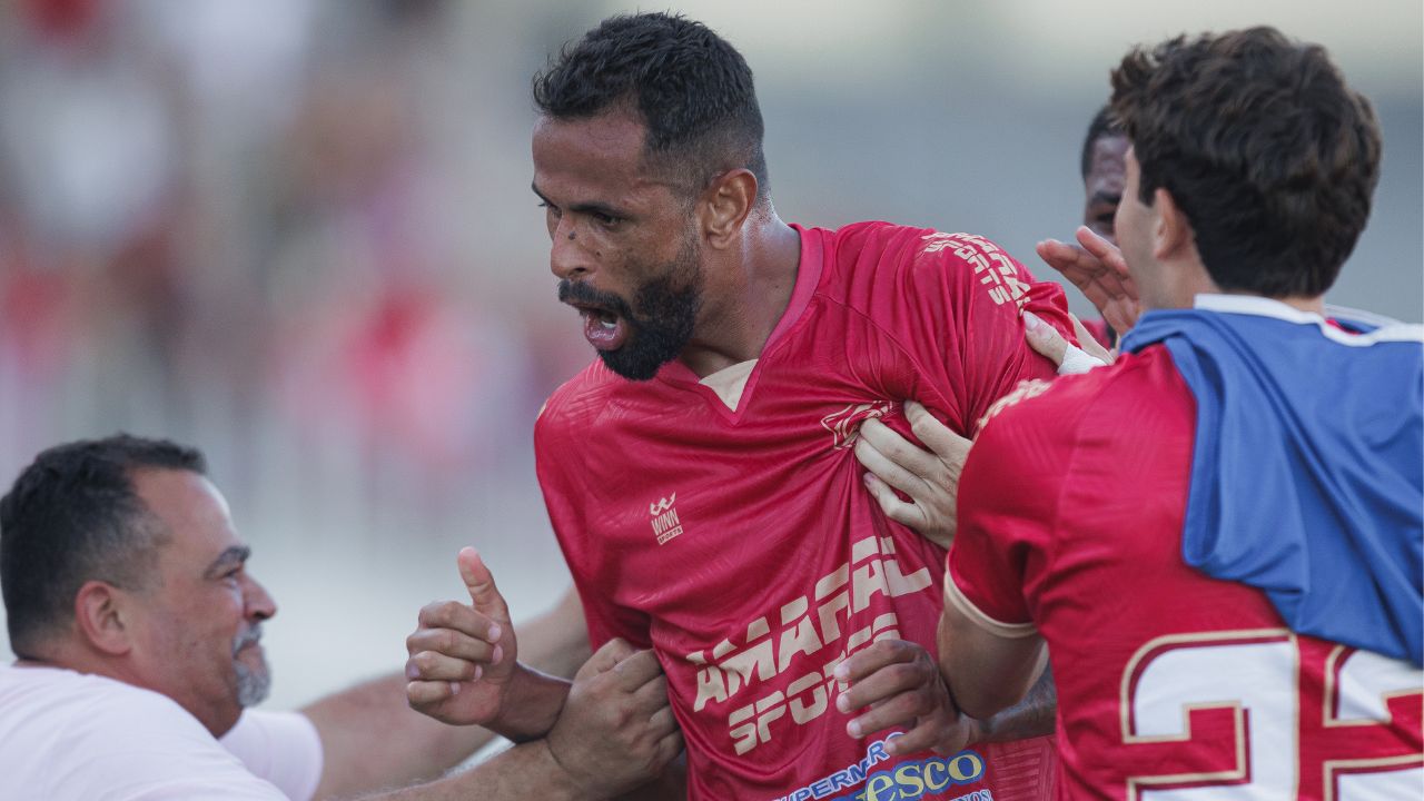 “Placar de videogame”: Partida tem roteiro absurdo e termina com 12 gols em Estadual