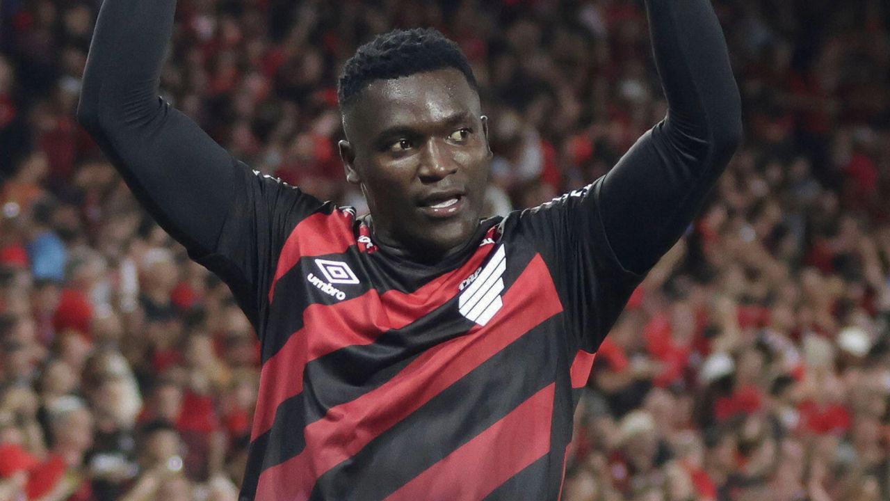 Uma das belezas de Curitiba estava na Baixada: Athletico humilhou o Botafogo