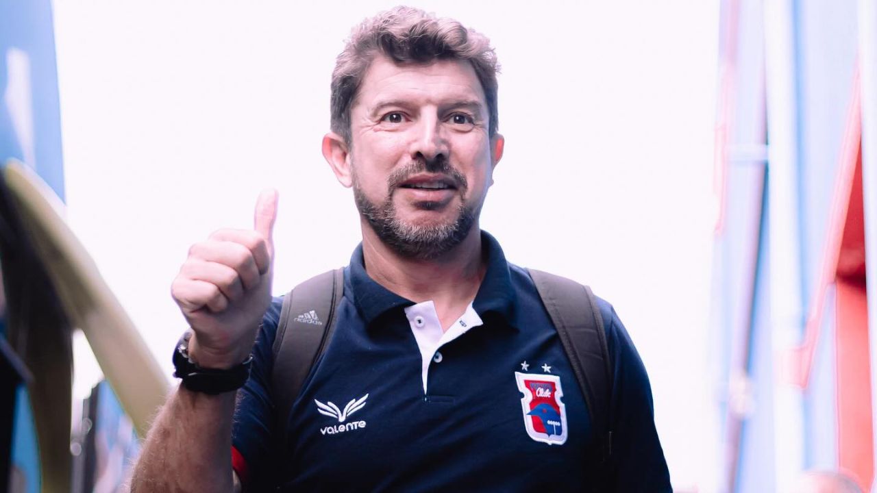 Após polêmica, Paraná Clube blinda Tcheco com novo contrato