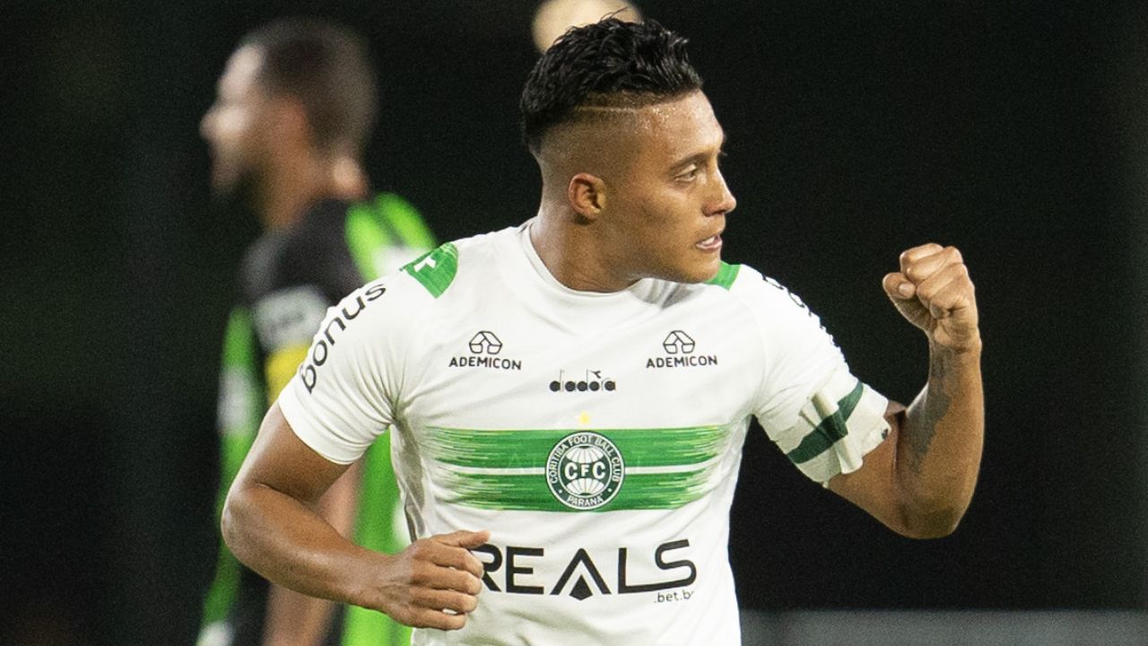 Capitão faz história no Coritiba e entra em lista seleta