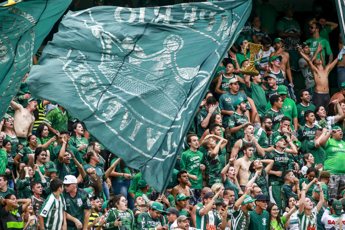 Torcida do Coritiba esgota ingressos para clássico contra o Athletico na Arena