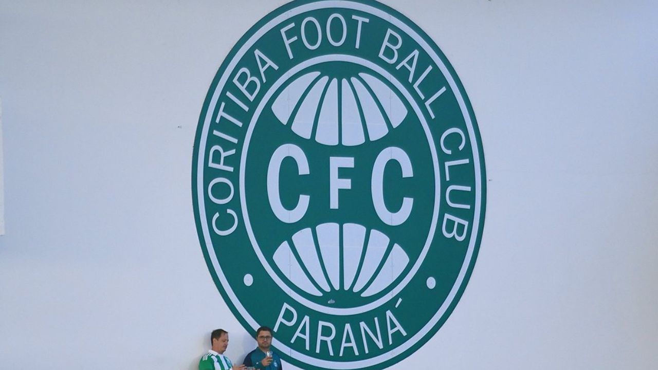 Coritiba firma parceria com a UFPR em projeto para preservar acervo histórico do clube