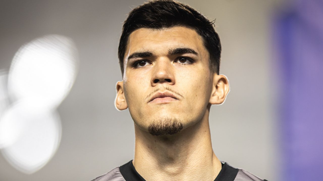 Dirigente do Coritiba abre o jogo sobre o futuro do goleiro Pedro Morisco
