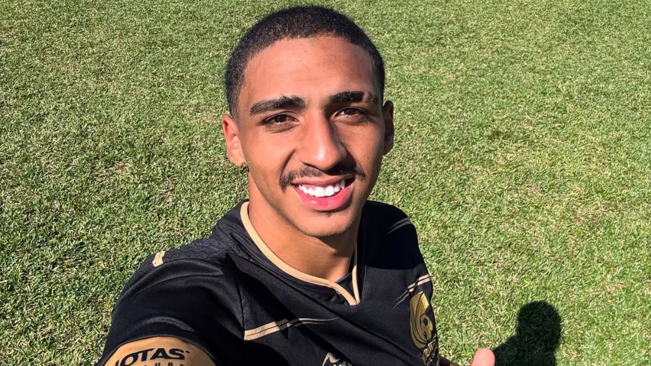 Coritiba contrata maior artilheiro da história de clube paranaense
