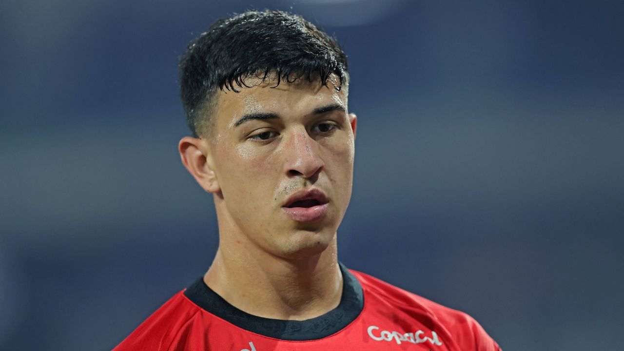 Esquivel volta a atuar pelo Athletico após quase três meses