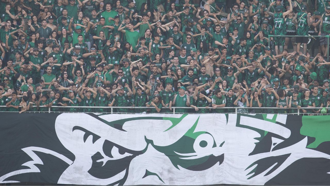 Coritiba: Casal acusa assédio e agressões de organizada em bar do Couto Pereira