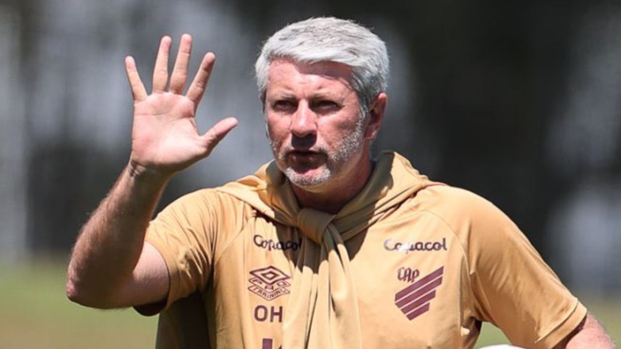Odair pede calma com atacante do Athletico: “Não trabalhamos com bola de cristal”