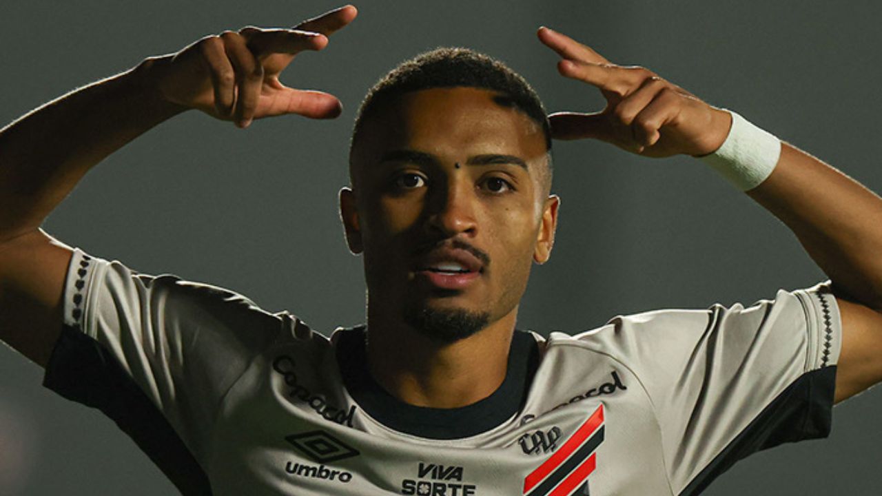 Athletico volta a marcar gol de falta após mais de um ano; relembre