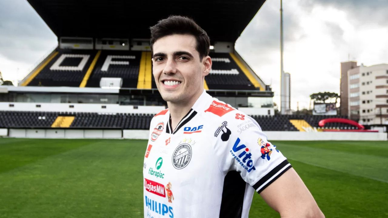 Ex-Athletico estreia na Série B, mas sai chorando no primeiro tempo
