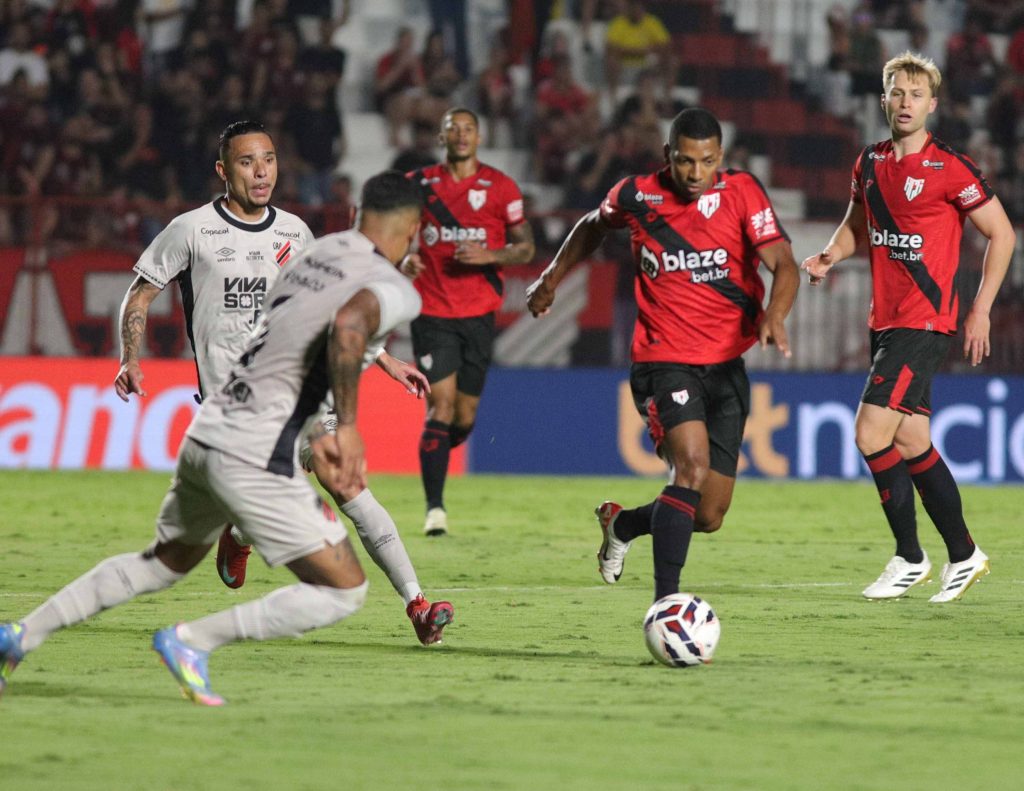 Atlético-GO vs. Athletico-PR Campeonato Brasileiro Série B