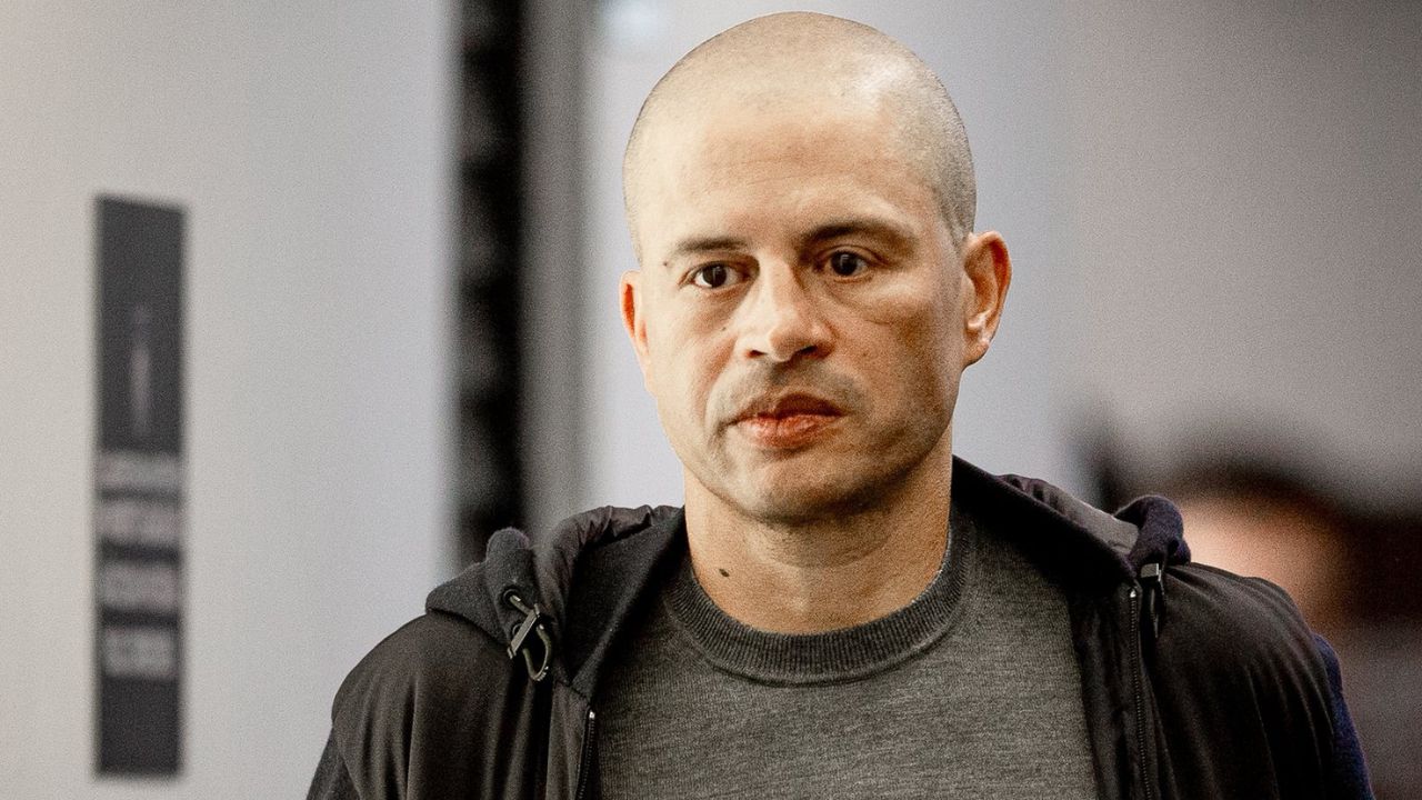 Alex homenageia técnico após aposentadoria: “Salvou minha carreira”