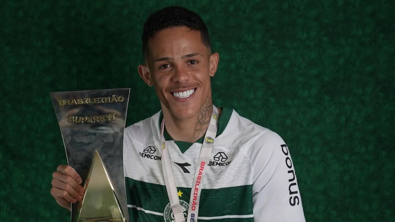Volante quer ficar no Coritiba e aguarda definição para 2026