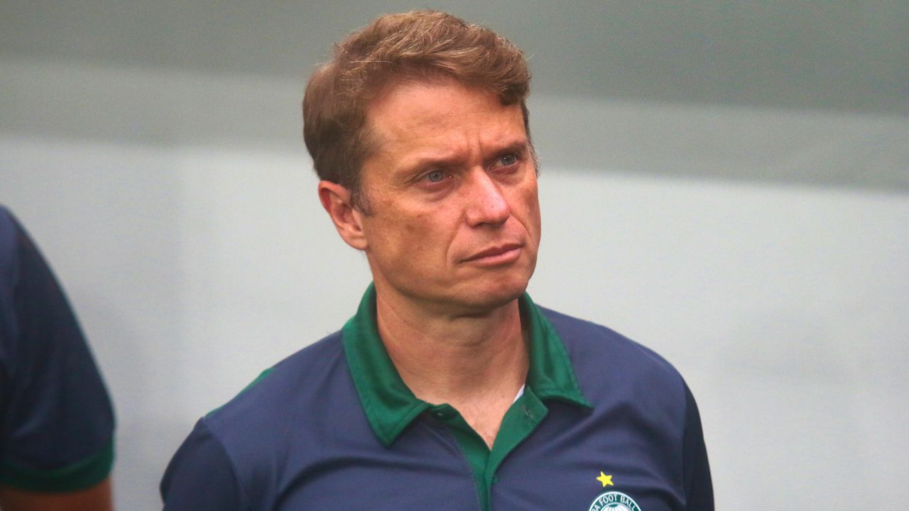 Técnico do Coritiba analisa formato do Paranaense e reclama da arbitragem