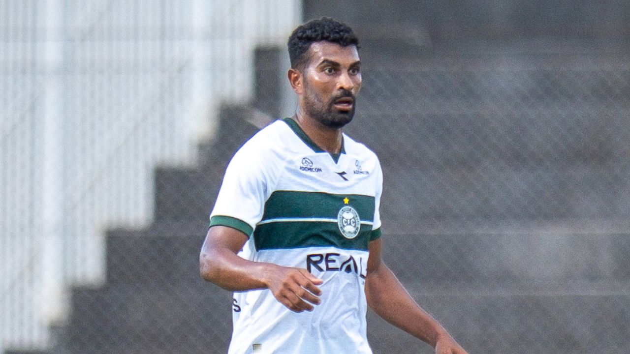 Seabra promove estreias, Coritiba só empata, mas avança às quartas do Paranaense