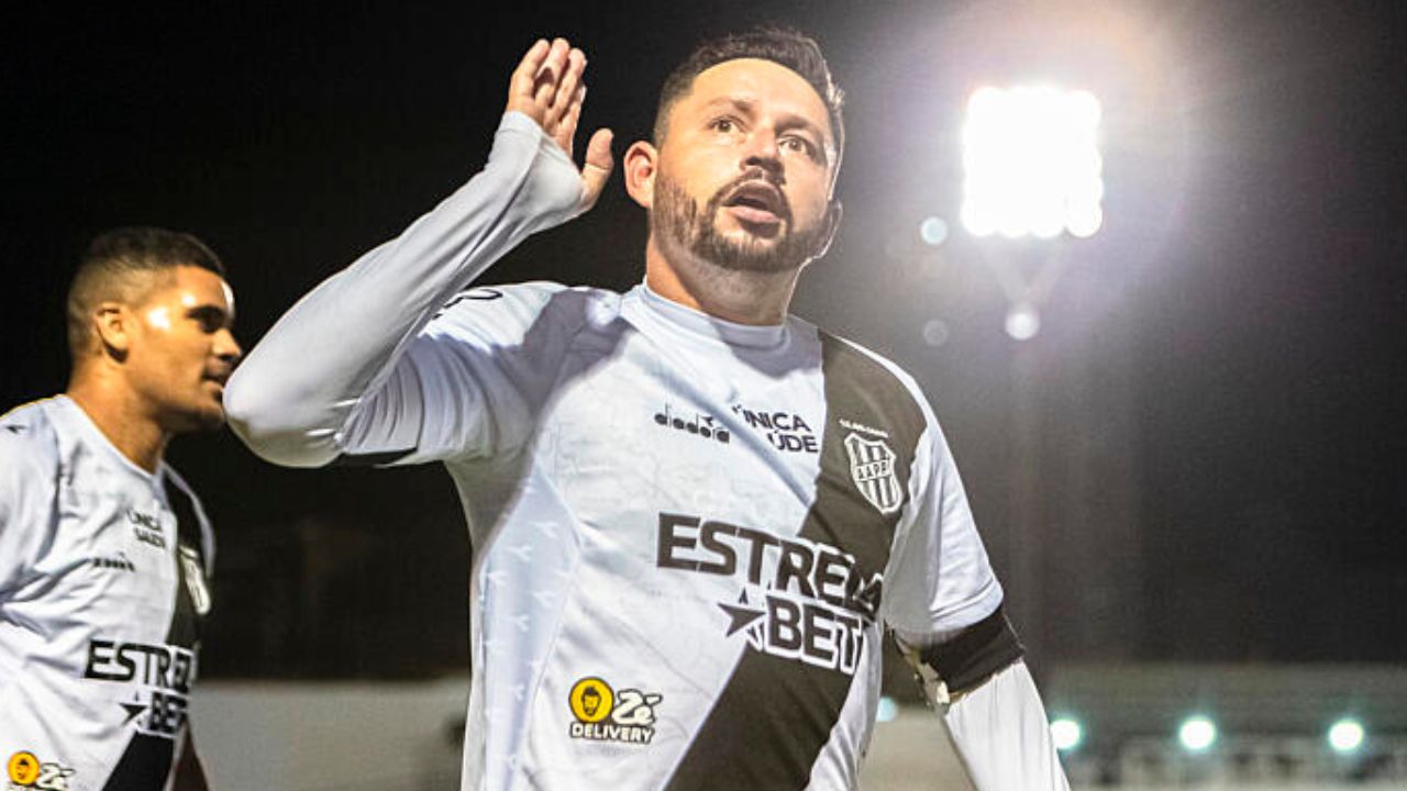 Após cobrar R$ 8 milhões, cria do Paraná faz acordo e fica em clube da Série B