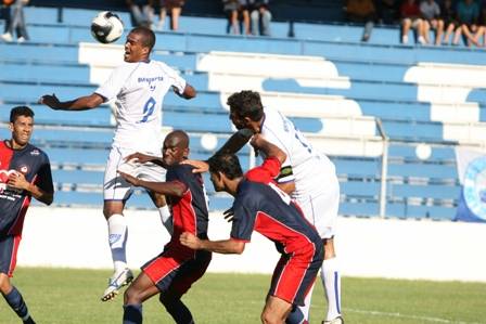 Sete times empatados no Paranaense