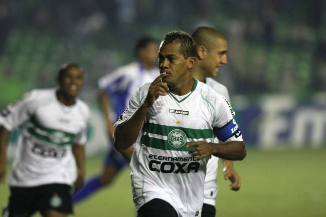 Ronaldo empurrou, Vuaden derrubou. Mas se o Wallyson faz os gols…