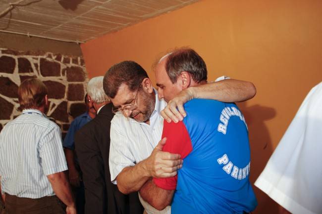 Eleição na Vila. Apito. Camisa