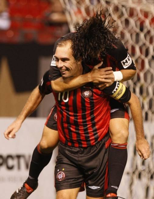 Leandro impõe seu estilo ao Atlético