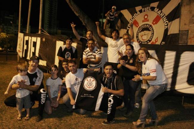 A distância, corintianos do estado festejam centenário