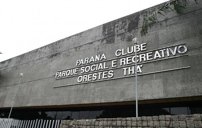 Leitores contam histórias sobre os velhos estádios de Curitiba