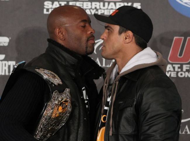 Confira como foi a vitória de Anderson Silva sobre Vitor Belfort no UFC 126