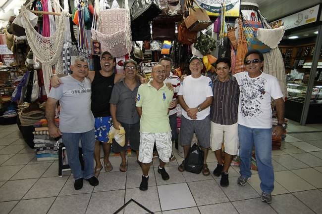 Futebol no Mercado Central, com direito a banquinho