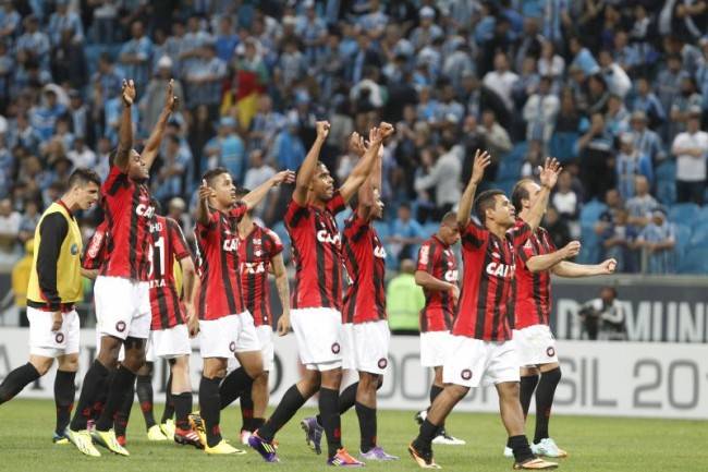 Você acha que a longa pré-temporada do Atlético está sendo decisiva para as boas campanhas na Copa do Brasil e no Brasileiro? Vote na enquete da semana!