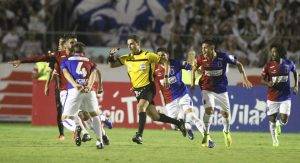 Gafe: Juiz vê “penas” em jogadores de Atlético e Paraná