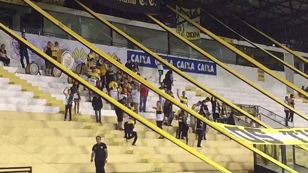 Lamentável: torcida do Criciúma grita ‘abastece o avião’ para provocar Chapecoense
