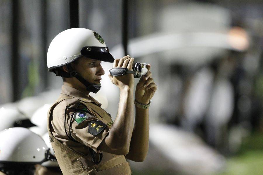 Torcedor do Paraná cobra data do clássico no Twitter e Federação responsabiliza PM