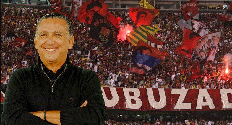 Torcida do Flamengo faz campanha para Galvão Bueno narrar jogo contra Atlético