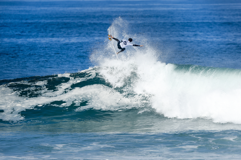 Vídeo: curitibano arrasa em aéreo e dá trabalho ao atual campeão no Mundial de Surfe