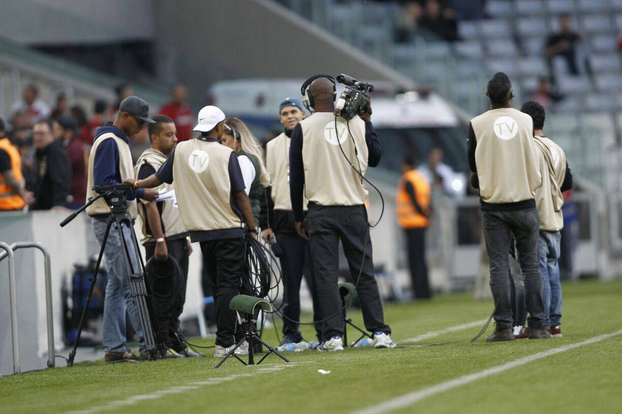 Ao contrário do Atlético, Coritiba abre espaço para emissoras de televisão na final