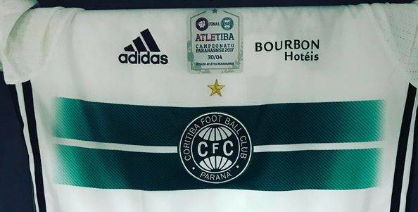 Veja como os jogadores do Coritiba comemoraram a vitória no Atletiba