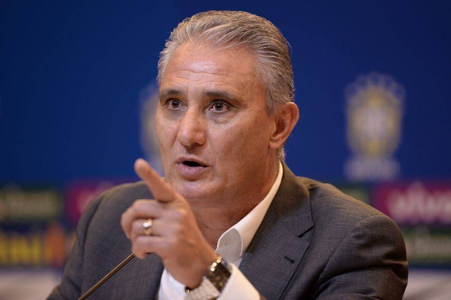 Tite descarta política, critica intervenção militar e elogia ação do MP e PF