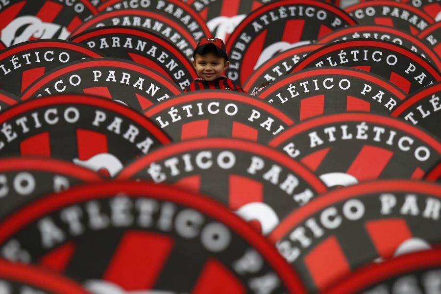 Ironia e protesto: duas fotos que explicam a força da Arena para o Atlético