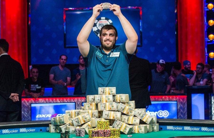 Americano de 25 anos é campeão mundial de poker e leva R$ 25 milhões