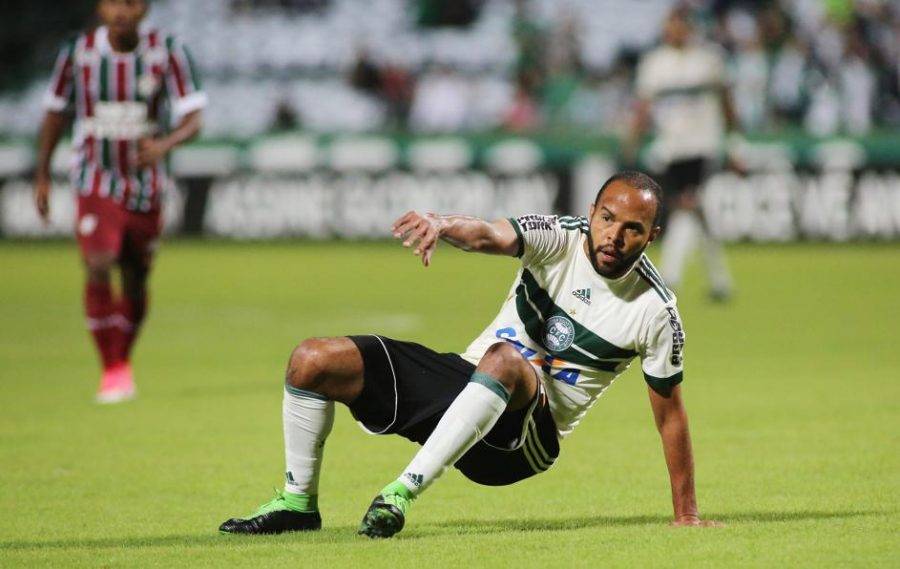 Coritiba vive um drama caseiro