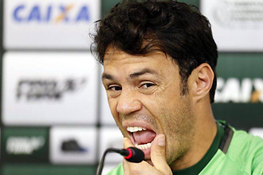 Kléber leva bolada milionária do Grêmio na Justiça