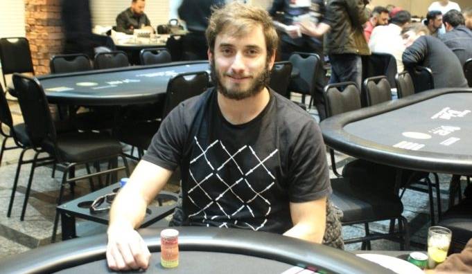 Curitibano ganha R$ 240 mil em uma semana no poker online