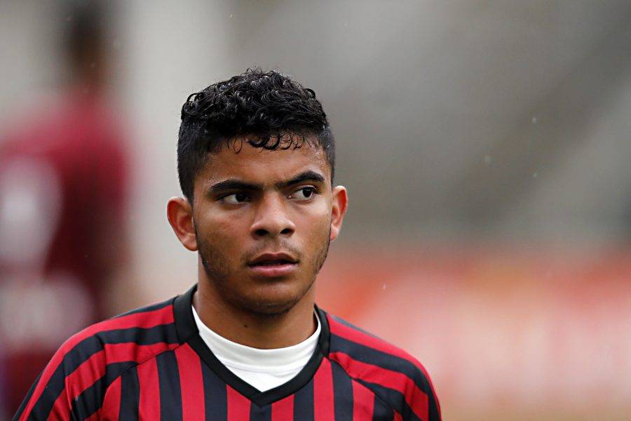 Promessa do Atlético é vítima de emboscada em Joinville